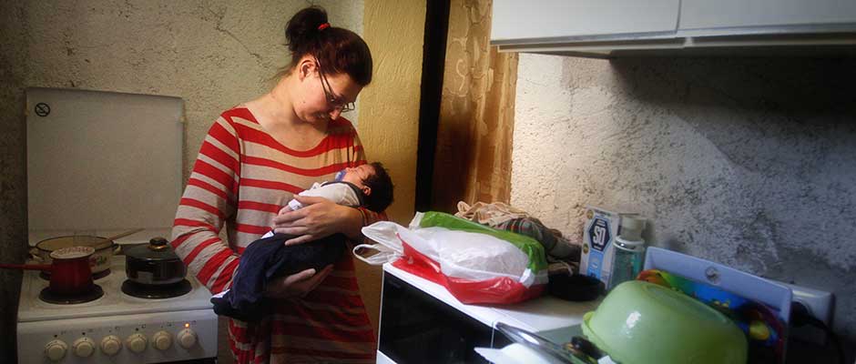 Mother and Baby in Kitchen | Majka i beba u kuhinji