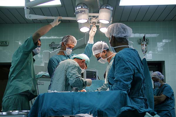 Hirurzi na radu | Surgeons at Work