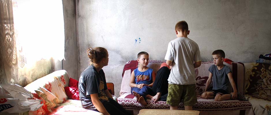 Arapovic Family Relaxing Inside Their House | Porodica Arapović se odmara u svom domu