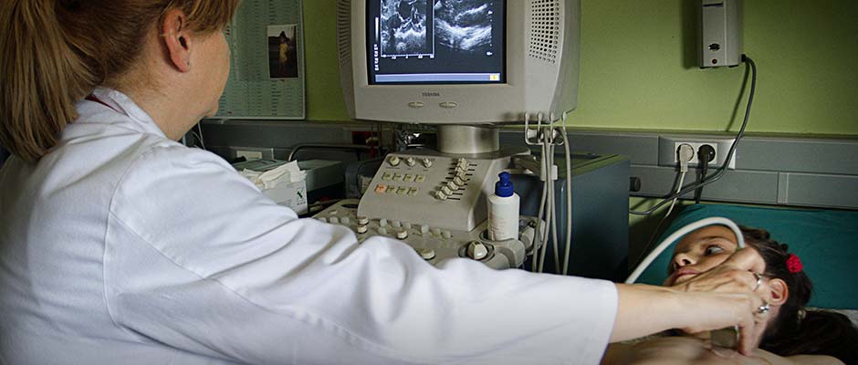 Nejla Medic Undergoing an Ultrasound Exam Conducted by Dr. Senka Mesihović-Dinarević | Nejla Medić za vrijeme ultrazvučnog pregleda koji obavlja dr. Senka Mesihović-Dinarević
